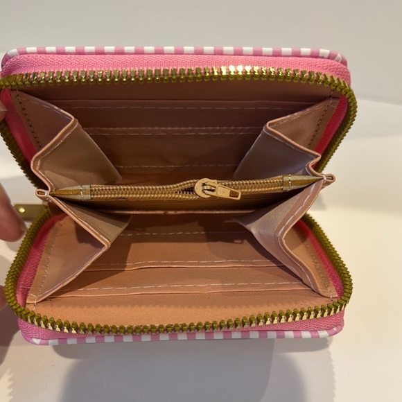 Hello Kitty Pink Checkered Wallet - Picture 5 of 6